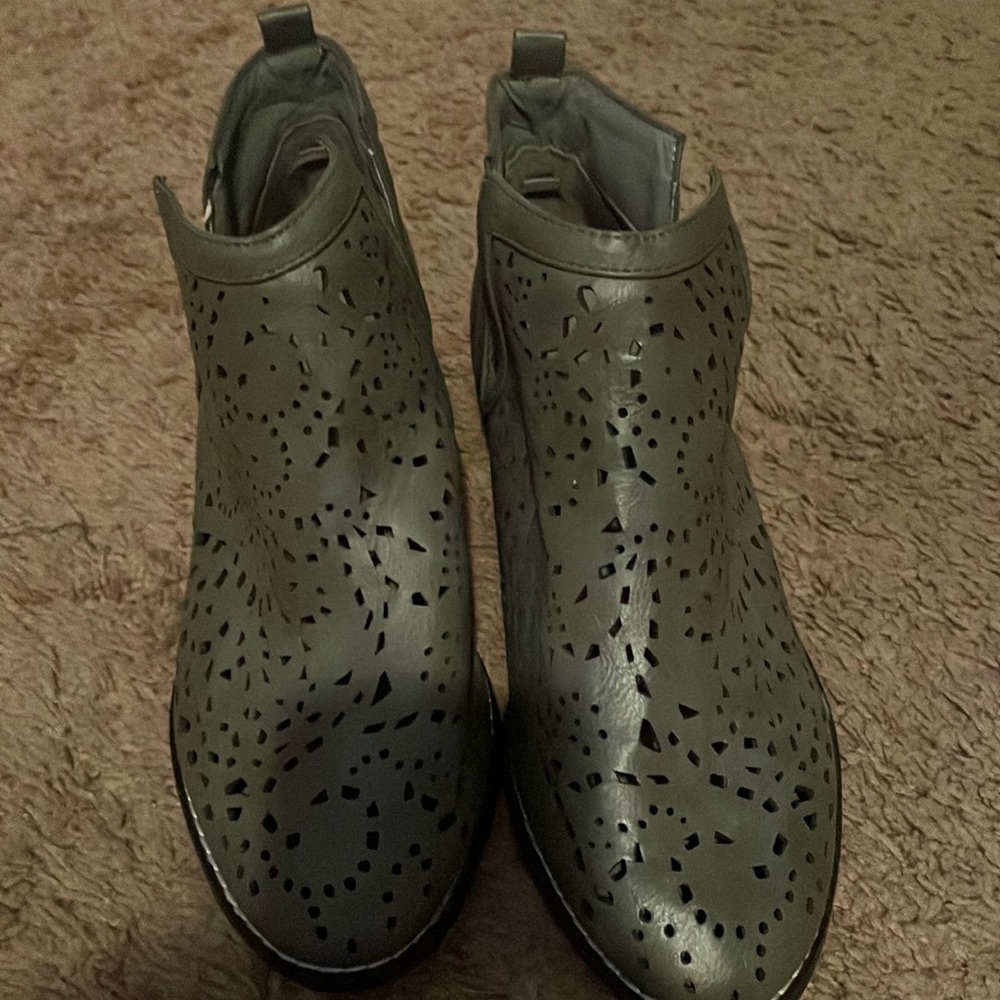 Cg boots grey like new worn once